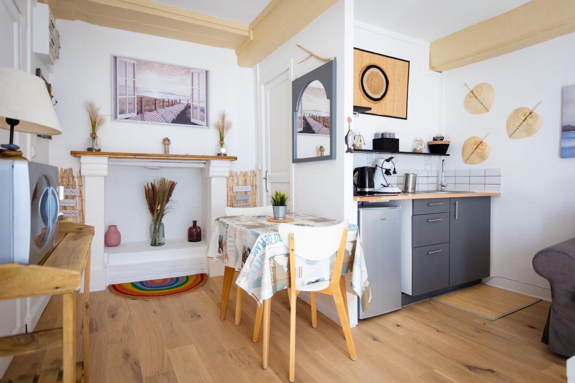 La Villa Au Petit Bonheur Honfleur Bagian luar foto